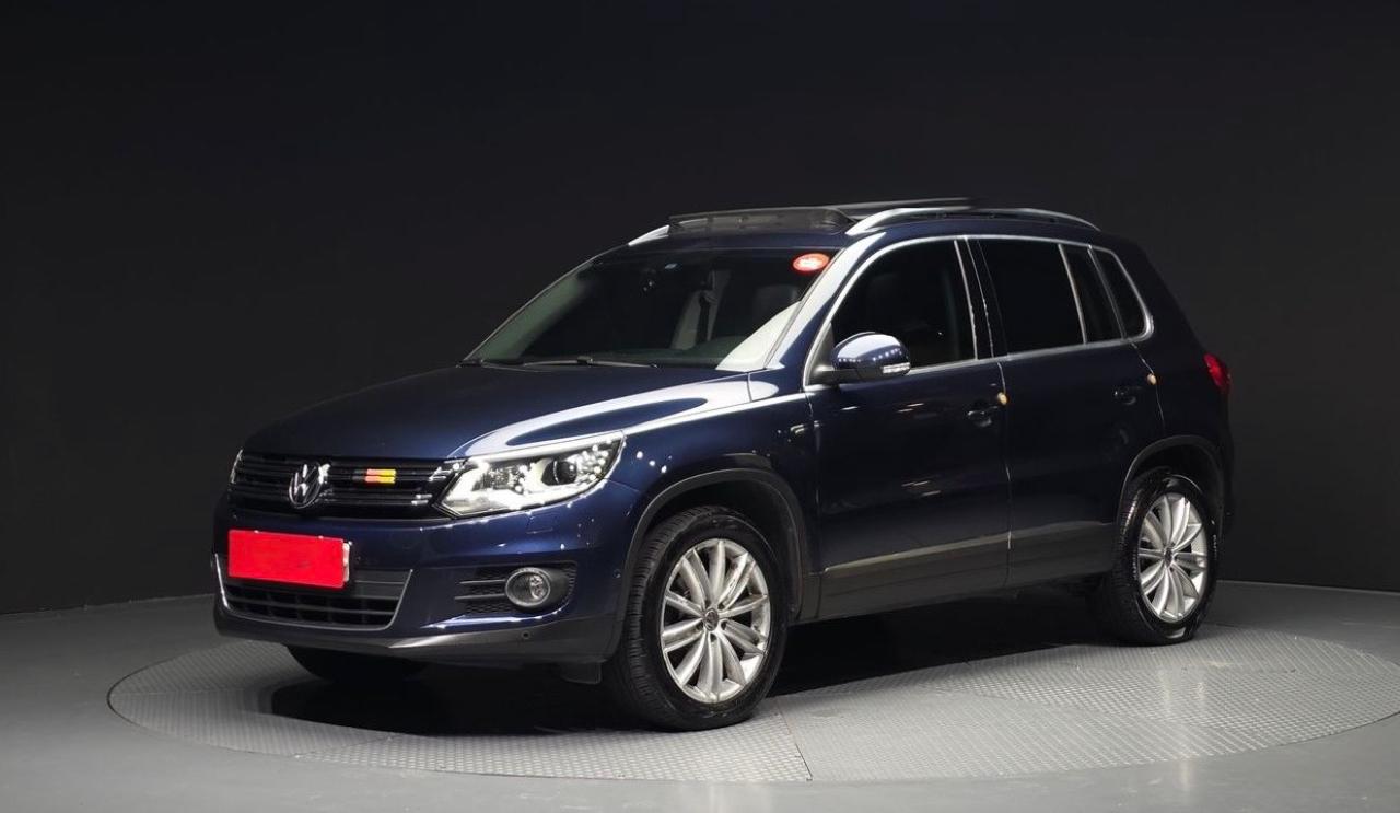 Volkswagen Tiguan 2015 — front view
